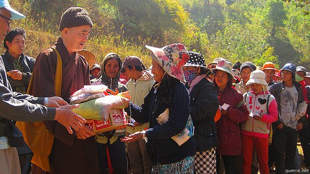 Nhiều hoạt động thiện nguyện đang được cộng đồng Phật giáo Việt Nam ở trong nước tiến hành hỗ trợ người dân