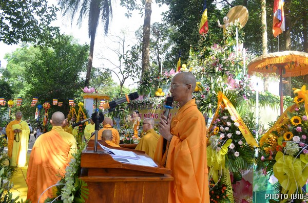HT Thích Minh Quang tuyên đọc Thông điệp Phật Đản của Đức Tăng Thống