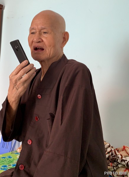 Đức Tăng Thống gọi điện sang Phòng Thông tin Phật giáo Quốc tế hôm chủ nhật 25.11.2018 – Hình IBIB